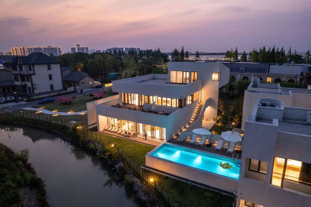 江口的宝宿梦幻童话般的白色庄园住进去享自